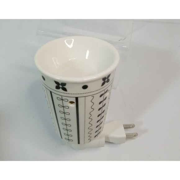 NEW Retired Scentsy Original Box "Bud" Plug-In Wall Wax Warmer Bulb Included - Picture 3 of 7